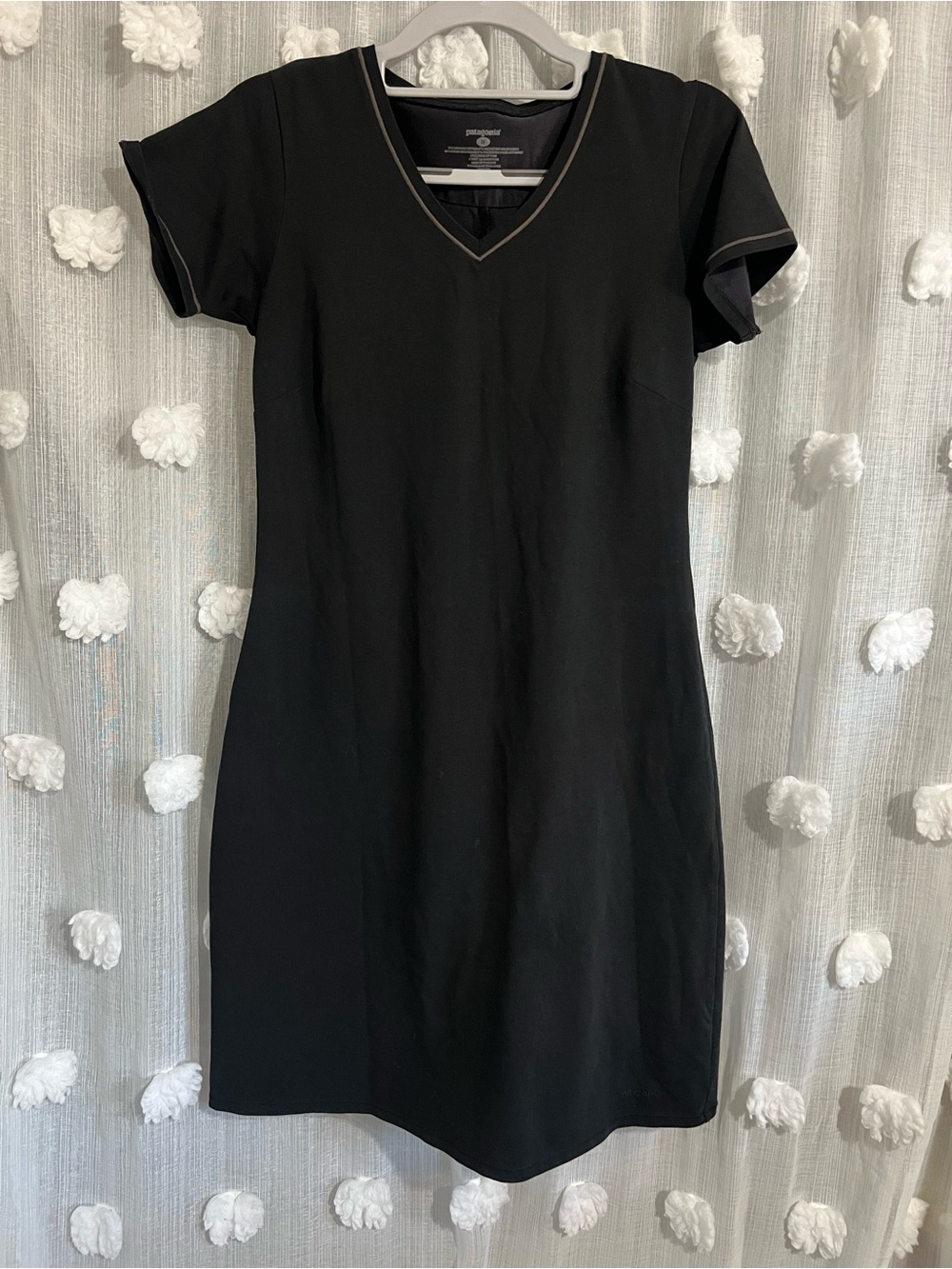 Patagonia Black V-Neck Short Sleeve Dress